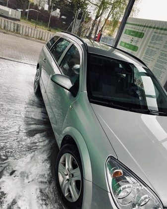Opel Astra cena 11500 przebieg: 191000, rok produkcji 2009 z Słupsk małe 56